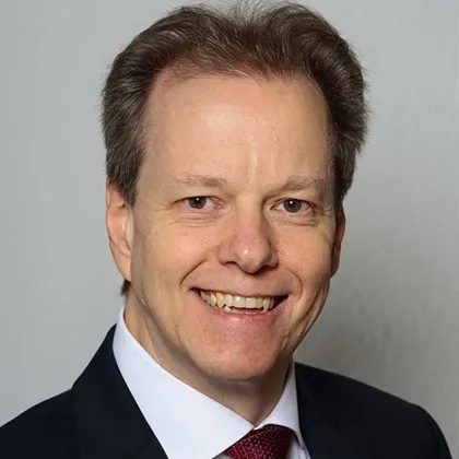 Portraitfoto von Roland Bähr, Daten: Modellierung, Migration & Analyse